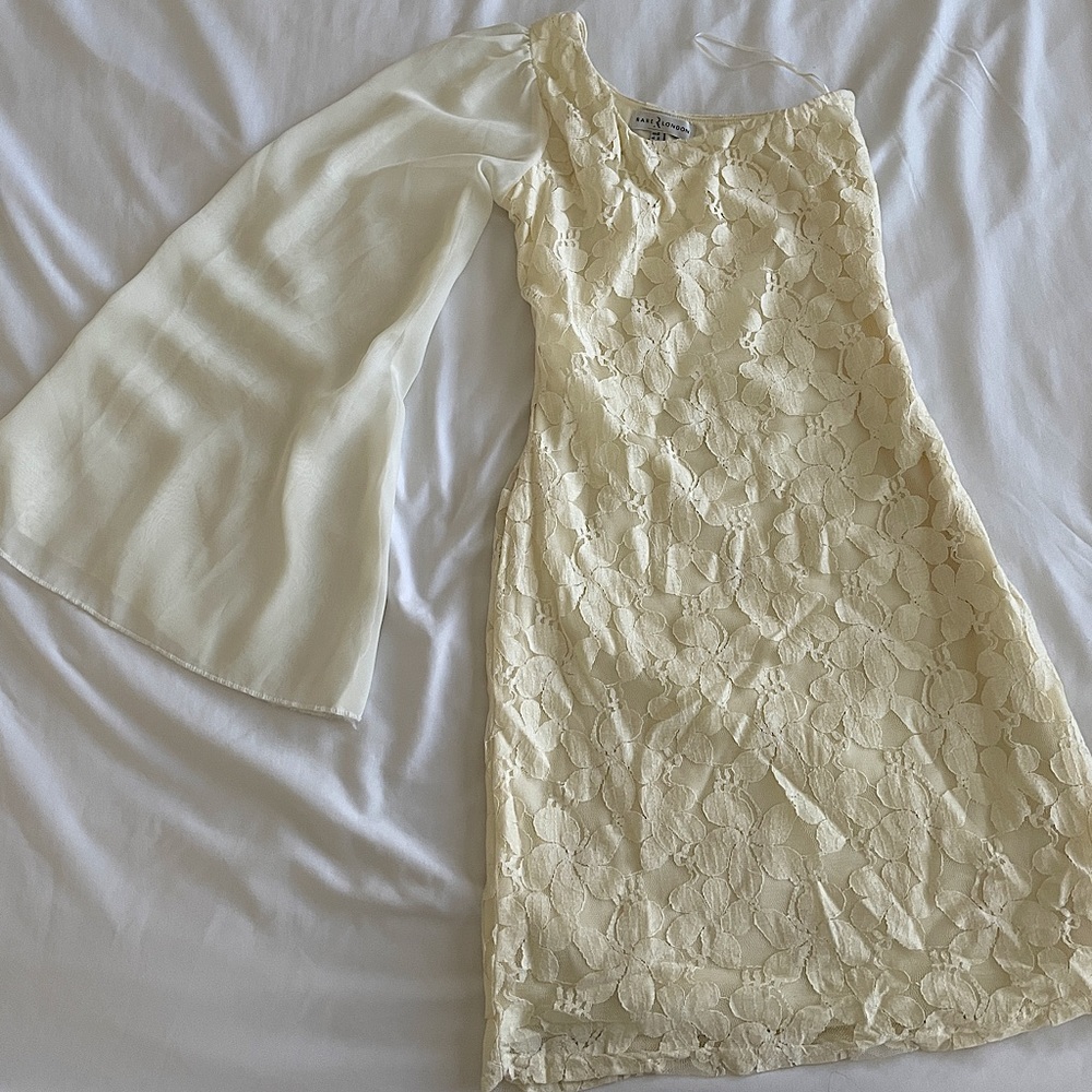 Cream lace form fitting RARE LONDON dress